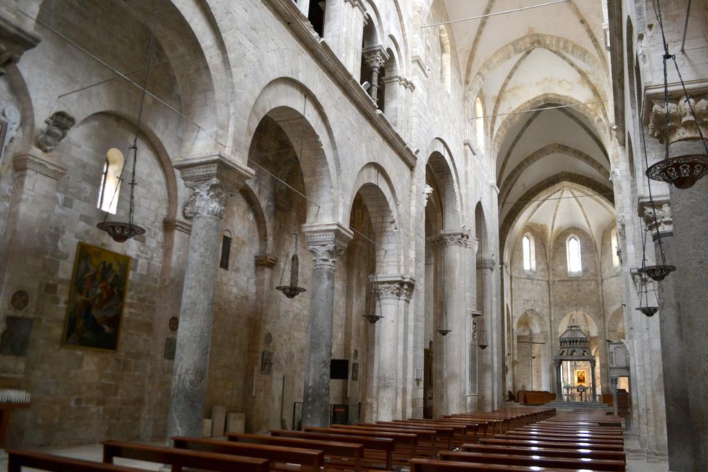 Barletta: Santa Maria Maggiore Katedrali  - Barletta | Secret World Trip Planner
