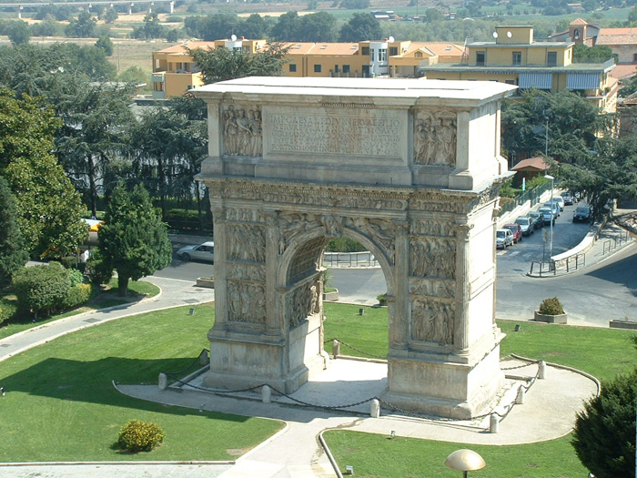 Arco de Trajano - Benevento | Secret World Trip Planner