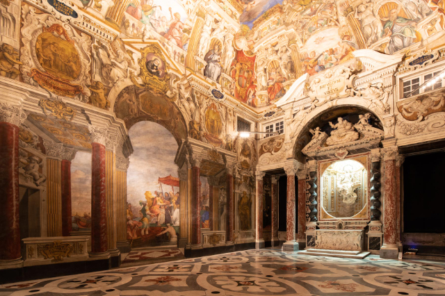 ஜெனோவாவின் கன்னி மேரி ராணி - Palazzo Ducale | Secret World Trip Planner