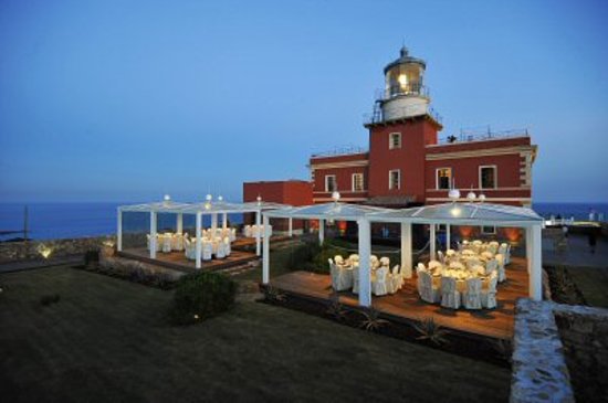 カポ・スパルティヴェントの灯台 - Faro di Capo Spartivento | Secret World Trip Planner