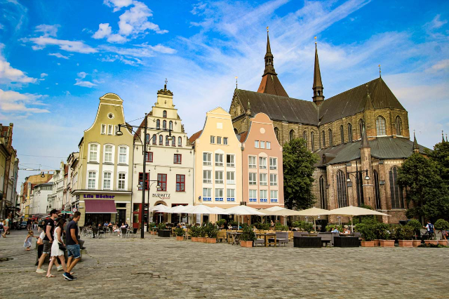 ಹೊಸ ಮಾರುಕಟ್ಟೆ ಚೌಕ - Rostock | Secret World Trip Planner