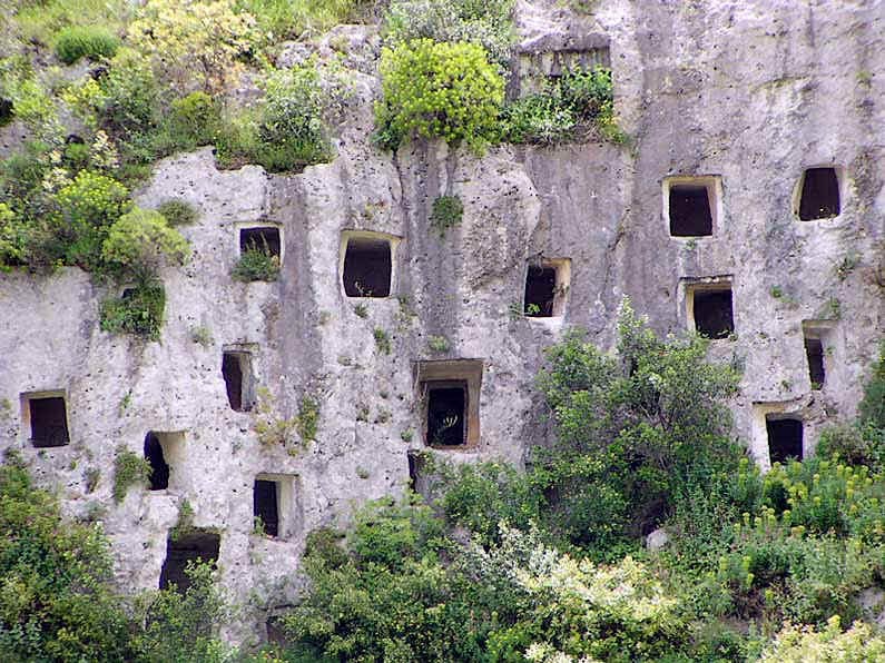 Sirakūzai ir Pantalikos uolų nekropolis - Siracusa SR | Secret World Trip Planner