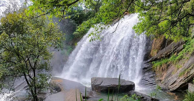 میں ایلا فالس میں تھا۔ — Huluganga