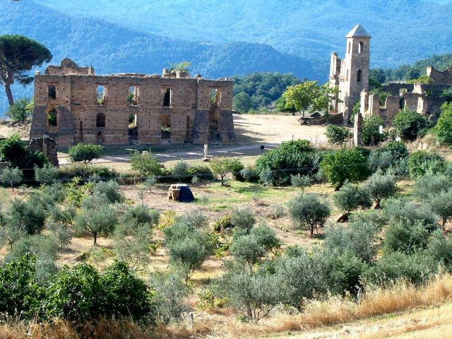Campomaggiore: utopijos miestas - Campomaggiore | Secret World Trip Planner