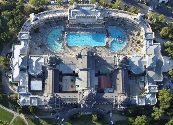 Budapest punika 'Kutha Spas : Szechenyi Spa Siram - Budapest | Secret World Trip Planner
