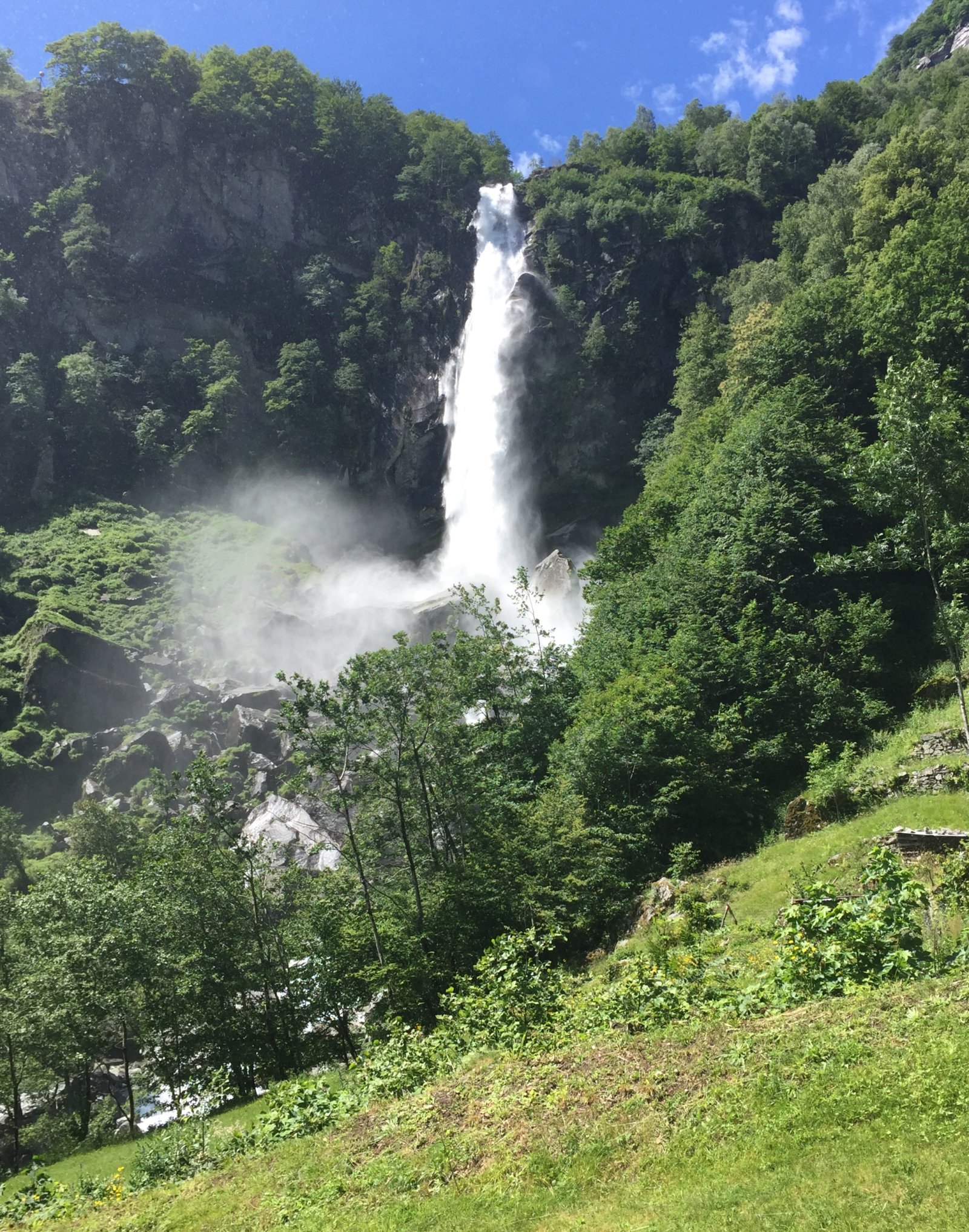 Suïssa: la cascato Di Foroglio - Cevio | Secret World Trip Planner