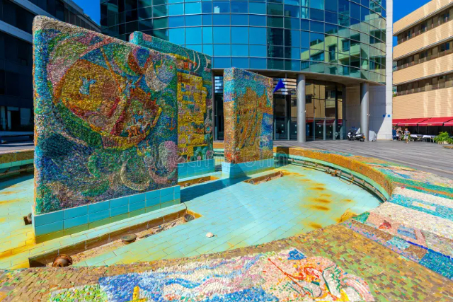 नहुम गुटम्यानको मोजाइक फव्वारा - Tel Aviv-Yafo | Secret World Trip Planner