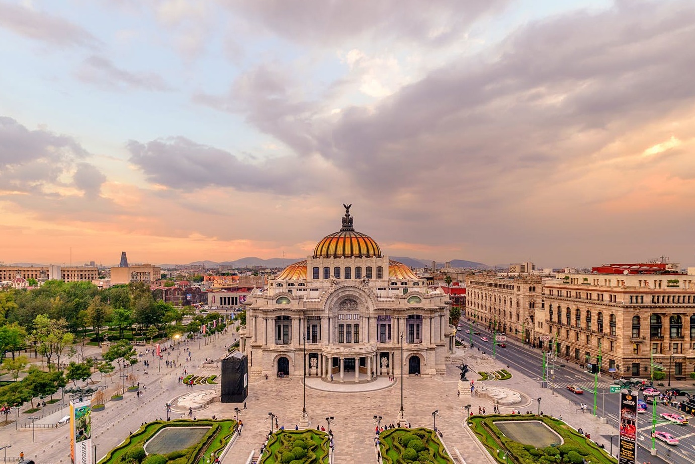 The Palacio de Bellas Artes in Mexico City - Ciudad de México | Secret World Trip Planner