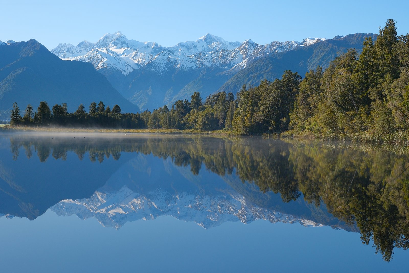 Lake Matheson - One of the most scenic locations in New Zealand. - Lake Matheson Walkway | Secret World Trip Planner