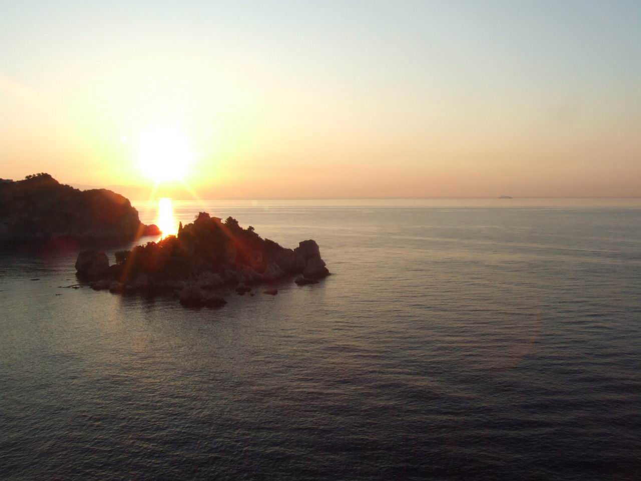 伊索拉贝拉：陶尔米纳最美丽的海滩 - Isola Bella | Secret World Trip Planner