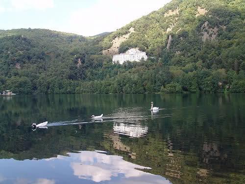 مونٹیچیو کی جھیلیں۔ - Laghi di Monticchio | Secret World Trip Planner
