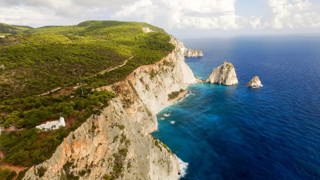 Пътеводна светлина в скалите: Фарът на Кери в Закинтос - Κέρι | Secret World Trip Planner