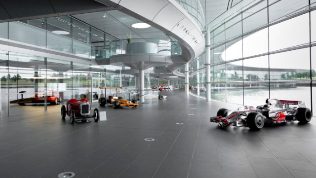 Centre technologique McLaren : La Mecque des passionnés de sport automobile - McLaren Technology Centre | Secret World Trip Planner