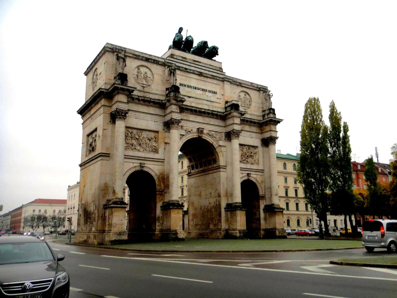 Ushindi mlango au Siegestor katika Munich - München | Secret World Trip Planner
