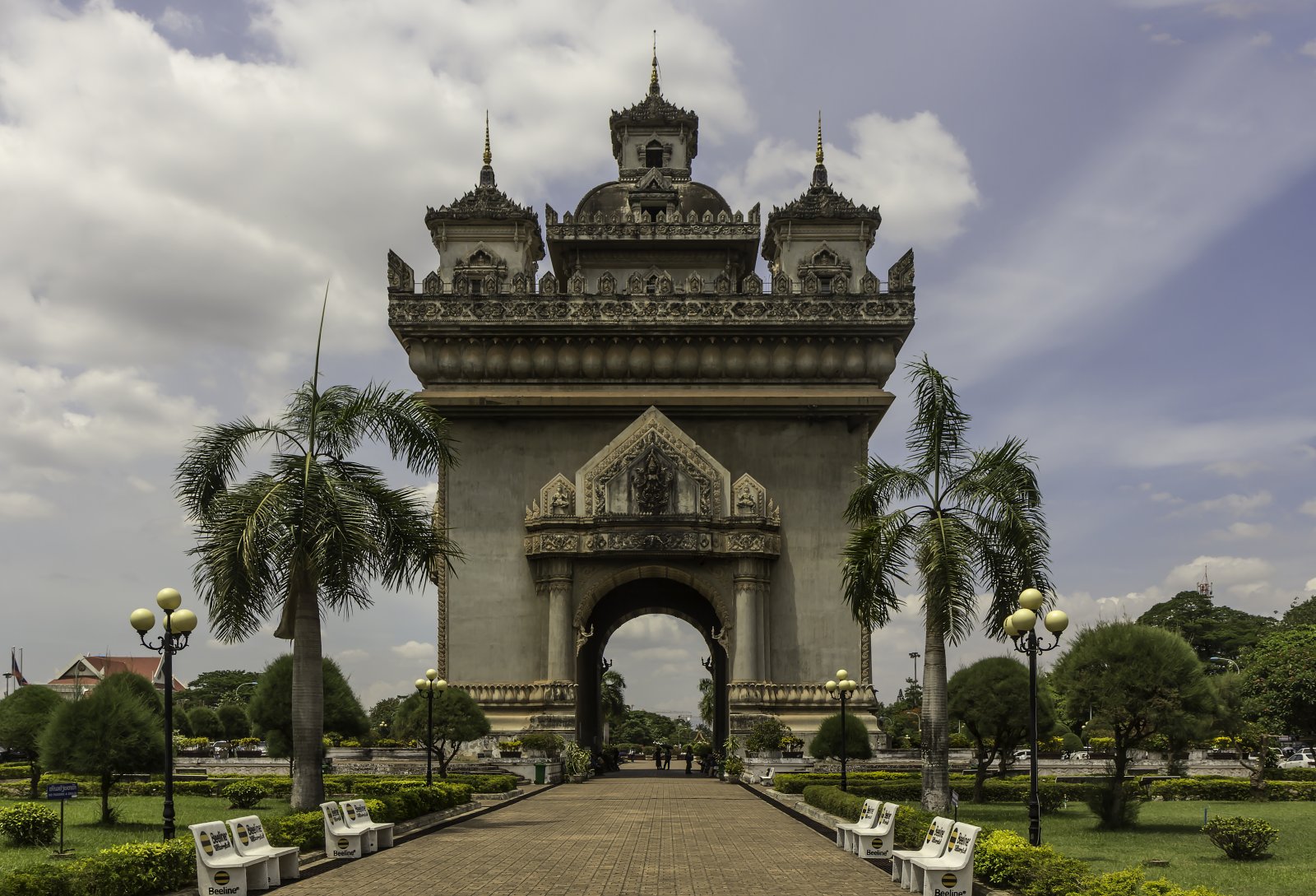 Patuxai la porta del trionfo o della vittoria a Vientiane - Vientiane | Secret World Trip Planner