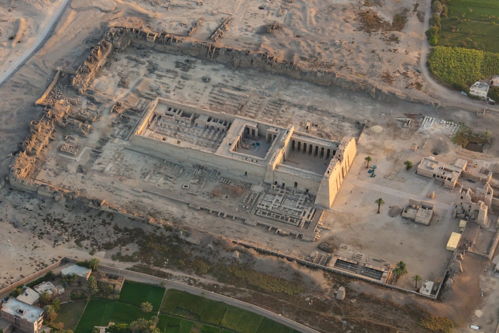 Medinet habu è conosciuto come Tempio Mortuario di Ramses III - Luxor | Secret World Trip Planner