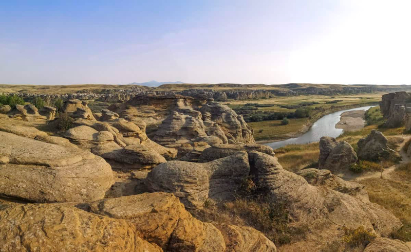 Écriture sur pierre/Áísínai'pi - Milk River | Secret World Trip Planner