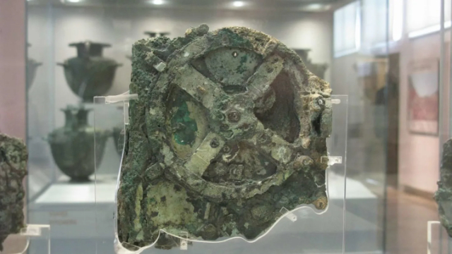 Mecanismul Antikythera: O enigmă veche de 2.000 de ani din adâncuri - Athina | Secret World Trip Planner