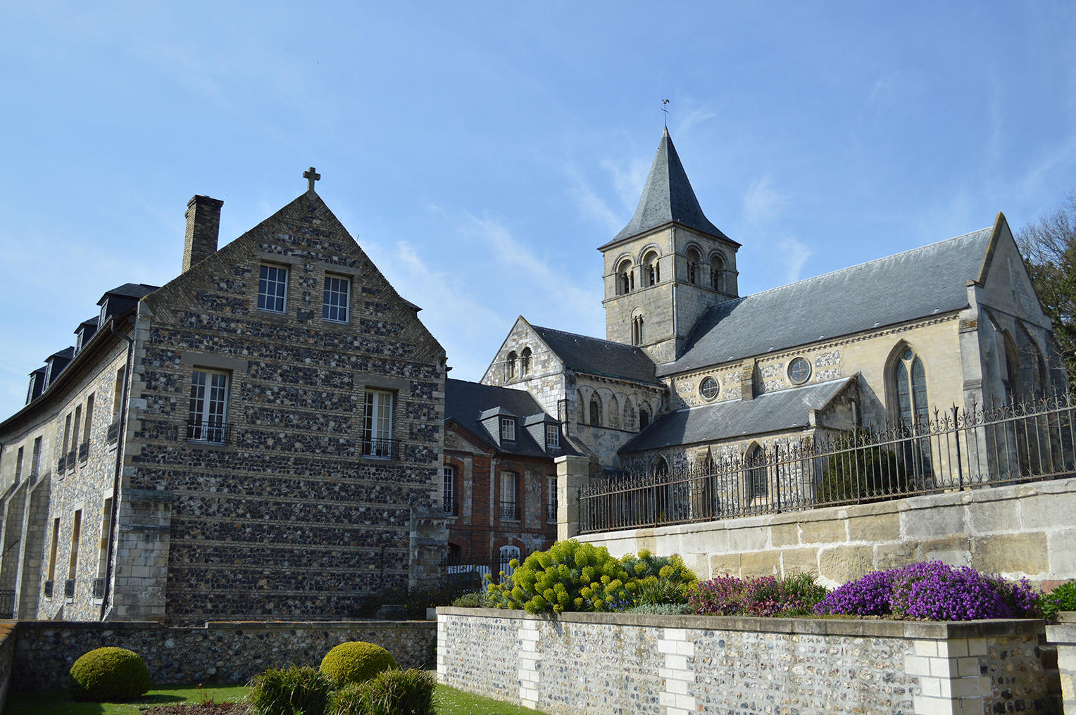 L'Abbazia di Graville, un capolavoro in Normandia — Le Havre