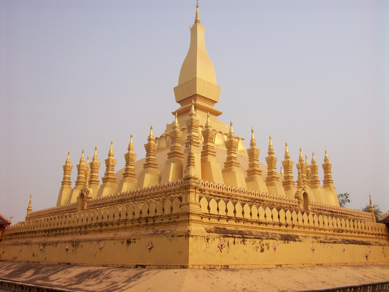 Quel Luang, o il Grande Stupa, a Vientiane - Vientiane | Secret World Trip Planner