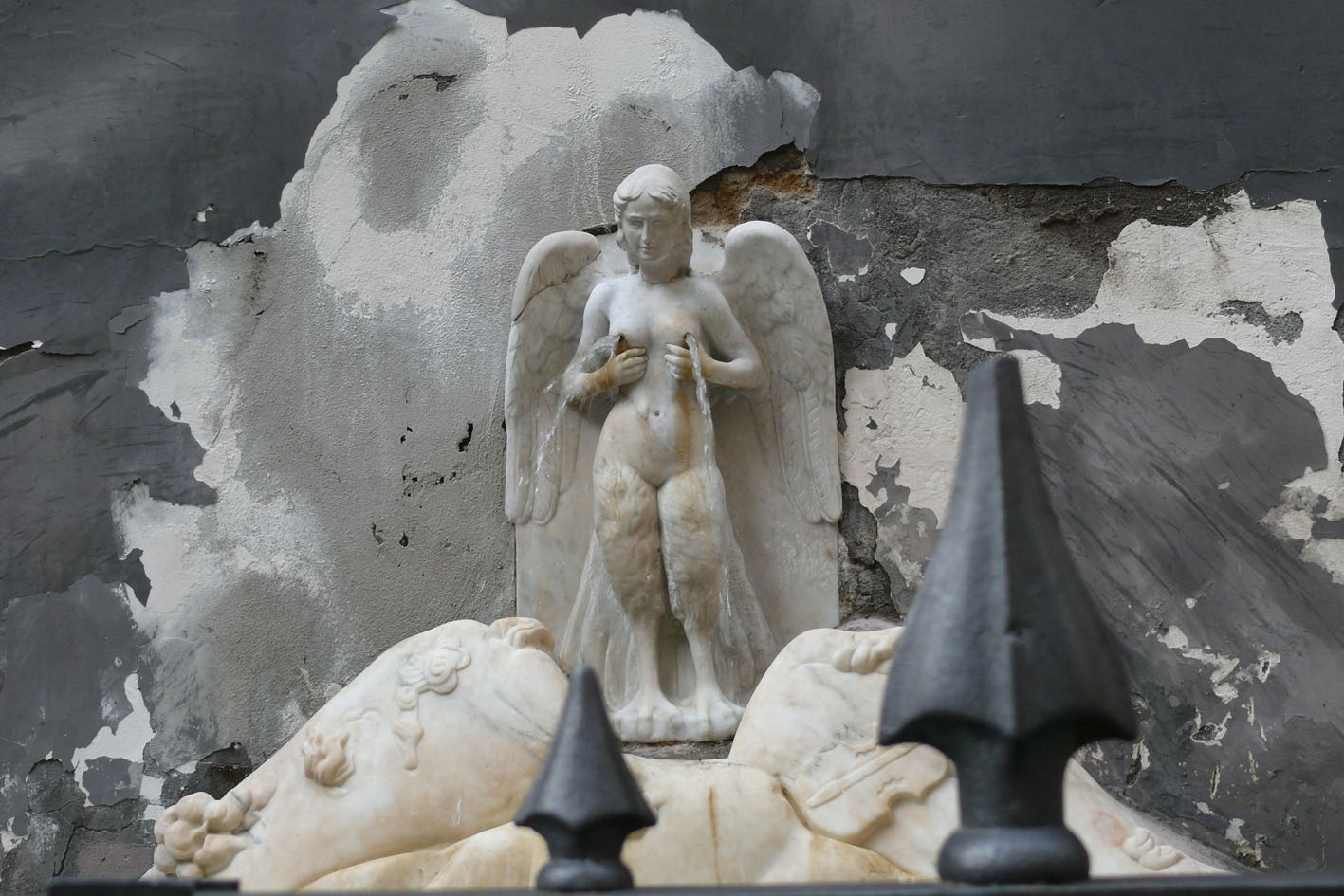 đài phun nước gai - Napoli | Secret World Trip Planner