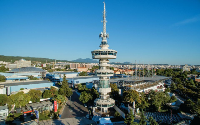 Torre OTE: Dove la ristorazione incontra un panorama a 360 gradi - Thessaloniki | Secret World Trip Planner