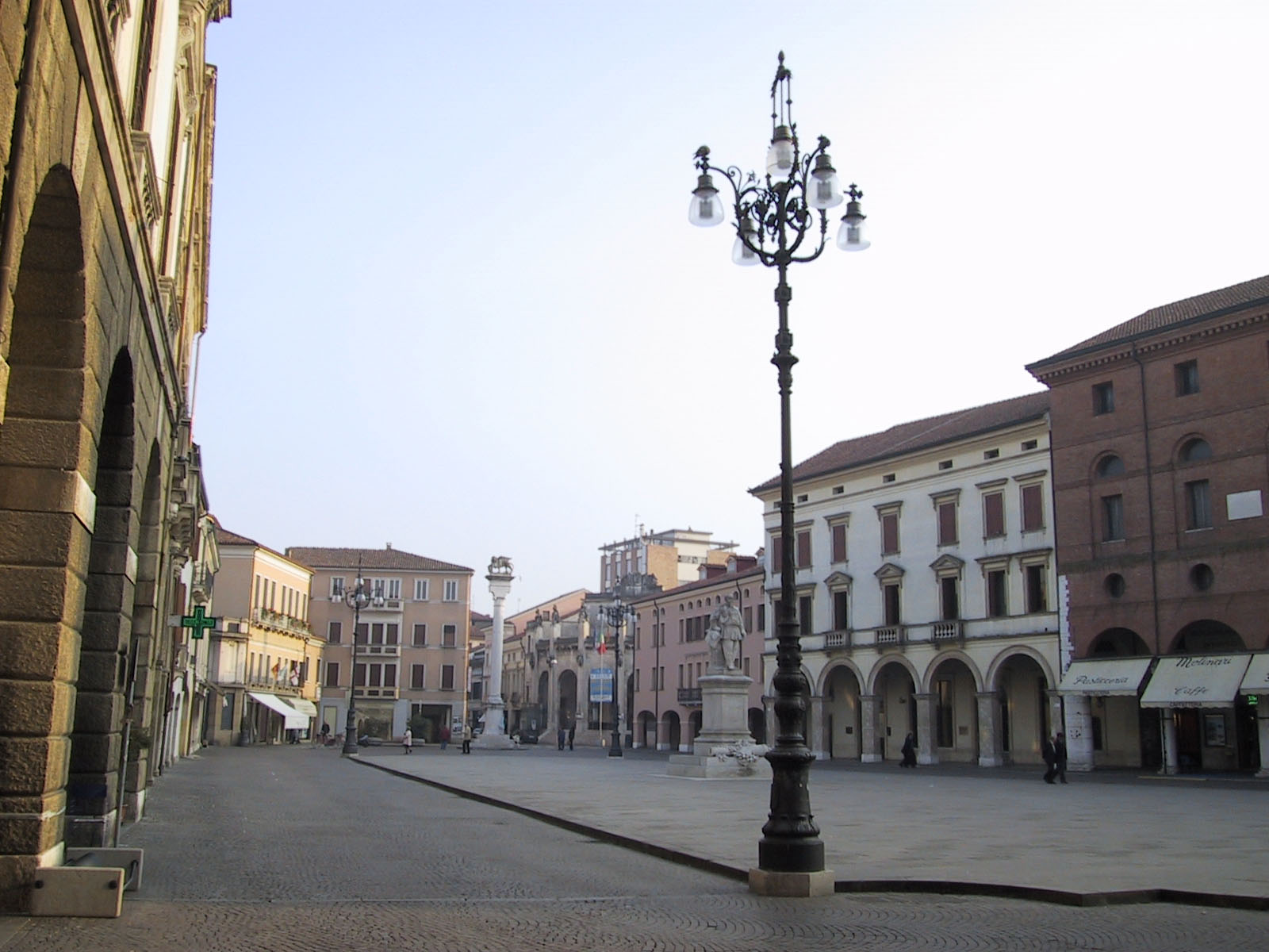 埃马努埃莱二世广场 - Rovigo | Secret World Trip Planner