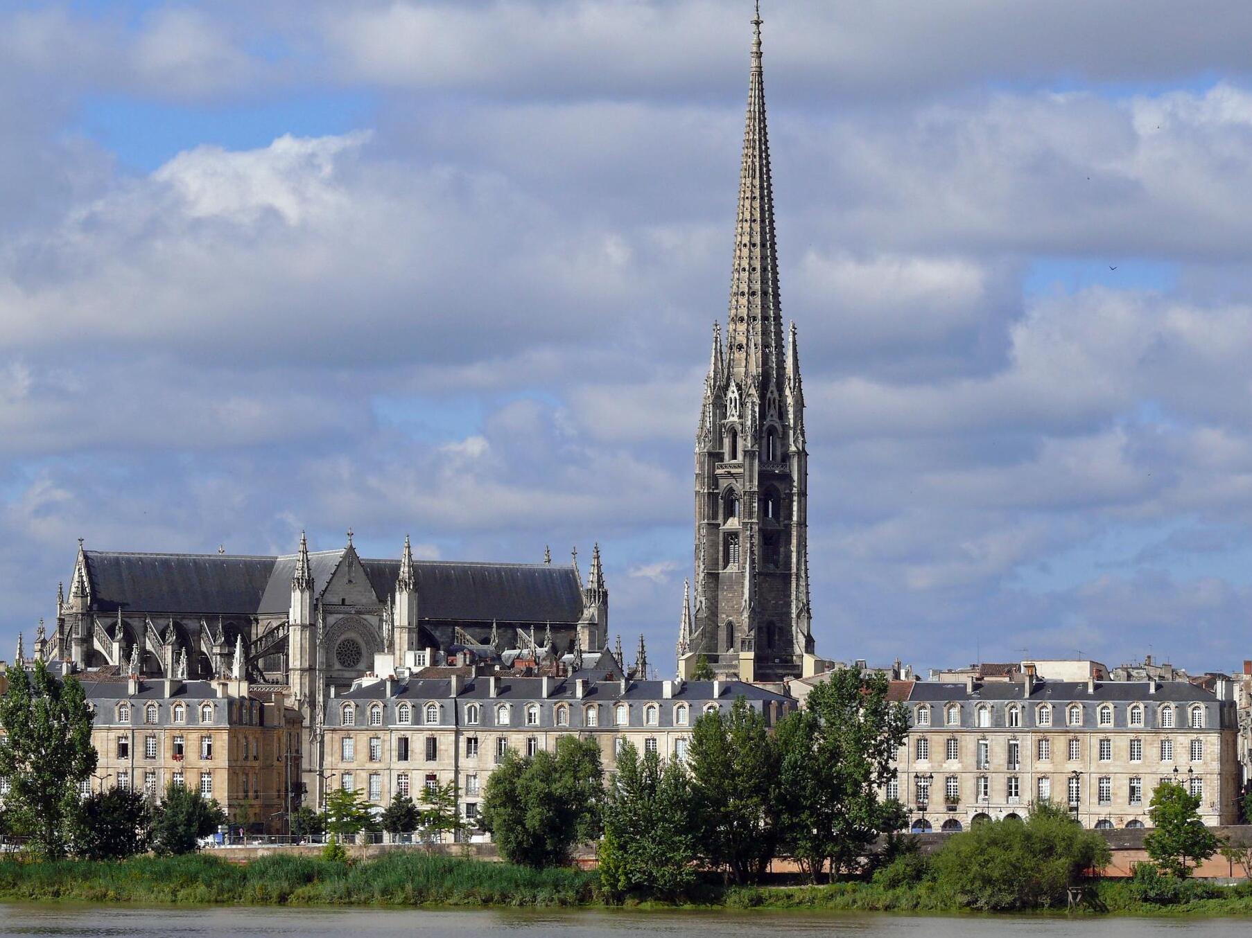 Бордо и памятник “флеш Сен-Мишель” - Bordeaux | Secret World Trip Planner
