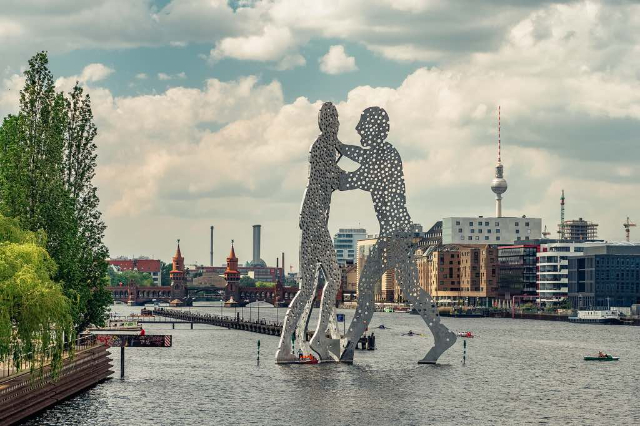 Muži s molekulami - Berlin | Secret World Trip Planner