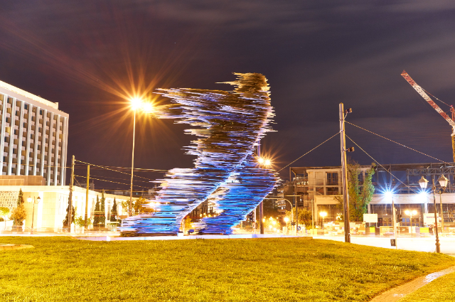 Dromeas, Der gläserne Läufer von Athen: Eine Skulptur in Bewegung - Athens | Secret World Trip Planner