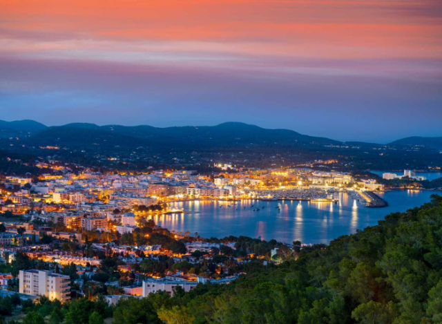 La ville de Santa Eulalia - Ivissa | Secret World Trip Planner