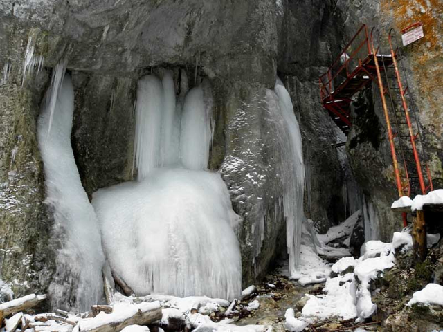 Tamina vattenfall - Unnamed Road | Secret World Trip Planner