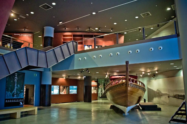 Sjöfartsmuseum vid floden Bilbao — Bilbo