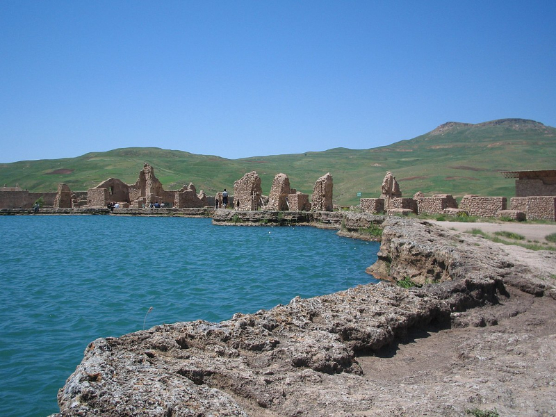 Тахт - і Сулейман - Tazeh Kand-e-Nosrat Abad | Secret World Trip Planner