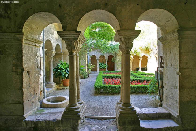 Van Gogh e o Mosteiro de Saint-Paul-de-Mausole - Saint-Rémy-de-Provence | Secret World Trip Planner