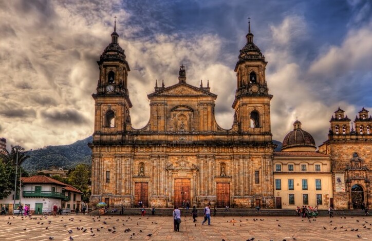 Cathédrale des primates sur la place Bolivar — Bogotá