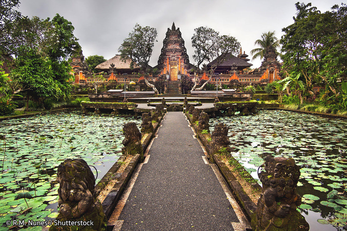 Bali: The Pura Taman Saraswati, a beautiful water temple - Kabupaten Gianyar | Secret World Trip Planner