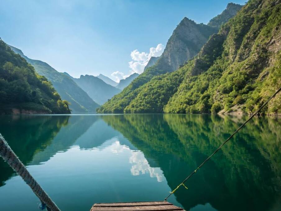 Albania: Le montagne accusate sono un posto segreto in Europa. - Komani Lake | Secret World Trip Planner