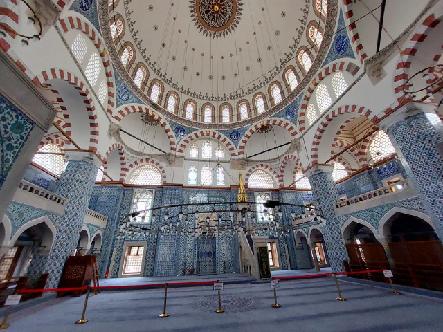Xhamia e Rustem Pashës - Moschea di Rüstem Pascià | Secret World Trip Planner