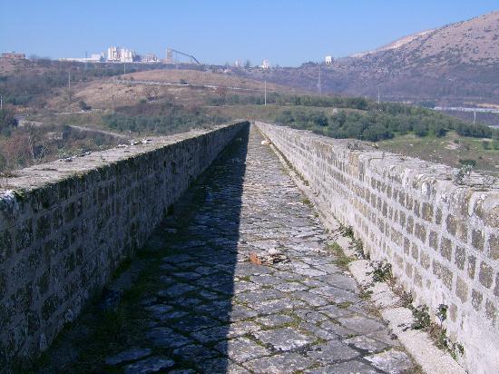 Aqueduto Carolino - Valle di Maddaloni | Secret World Trip Planner