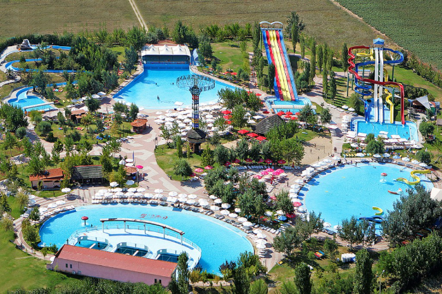 Sfuggire al caldo e tuffarsi nel divertimento al Waterland Thessaloniki - Tagarades | Secret World Trip Planner