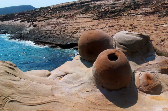 Batuan Vulkanik Lemnos - Lemnos | Secret World Trip Planner