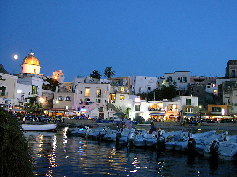 Форіо д'Іскья - Isola d'Ischia | Secret World Trip Planner