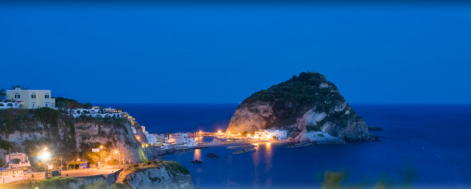 Satul pitoresc Sant'Angelo d'Ischia - Isola d'Ischia | Secret World Trip Planner