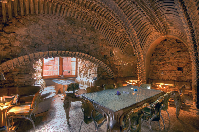 HR-museet giger - Gruyères | Secret World Trip Planner
