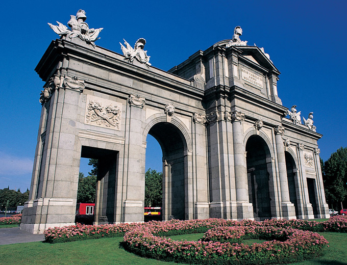 Puerta de Alcal - Madrid | Secret World Trip Planner
