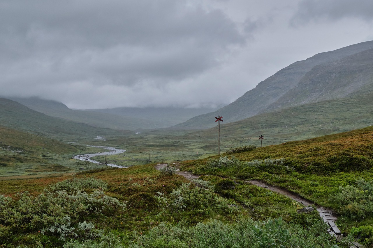 Kungsleden, an amazing hiking trail in northern Sweden - 981 07 Abisko | Secret World Trip Planner