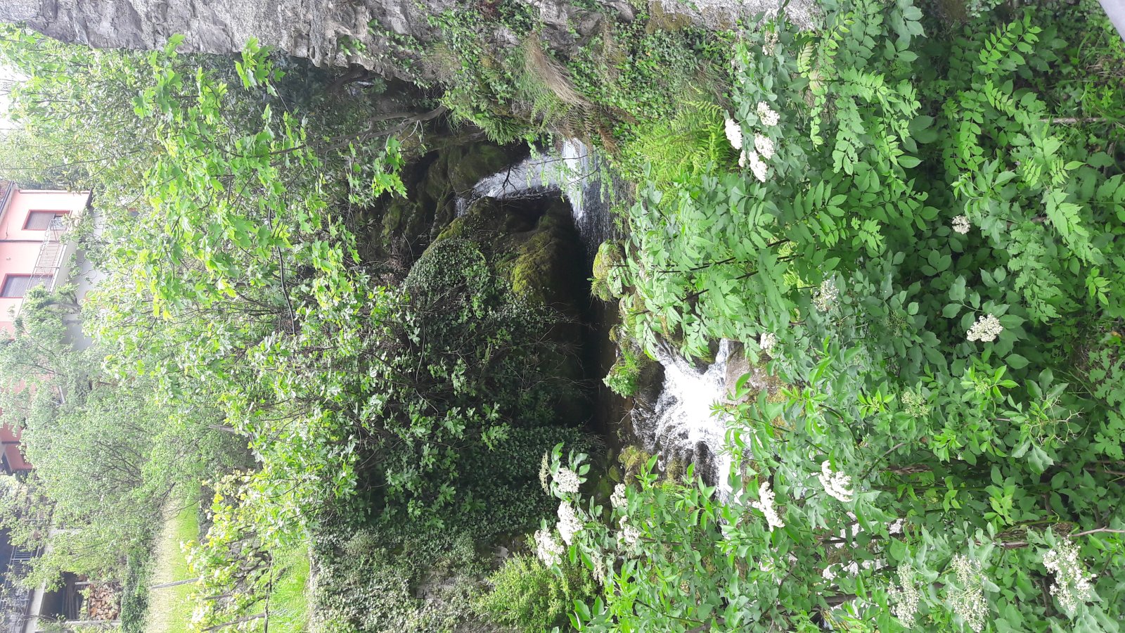 Danau Como: Nesso dan Air Terjun - Nesso | Secret World Trip Planner