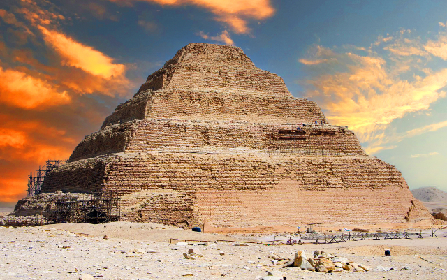 Βήμα Πυραμίδα του Djoser - Al Giza Desert | Secret World Trip Planner