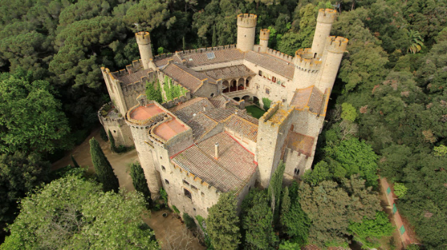 સાન્ટા ફ્લોરેન્ટીના કેસલ - Canet de Mar, Barcelona | Secret World Trip Planner